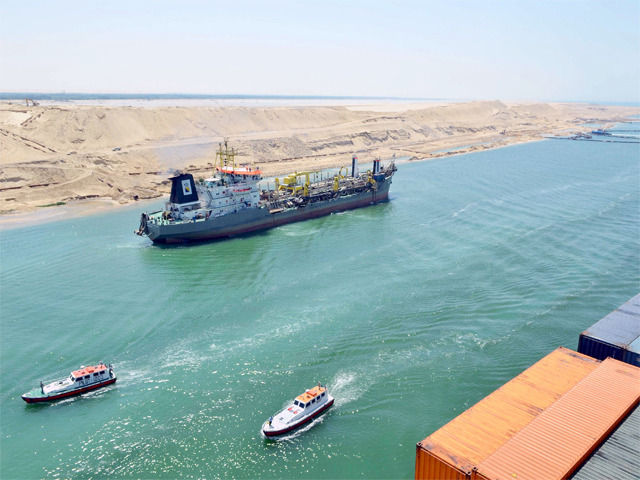 63 ships transit Suez Canal with cargo of 3.9m tons