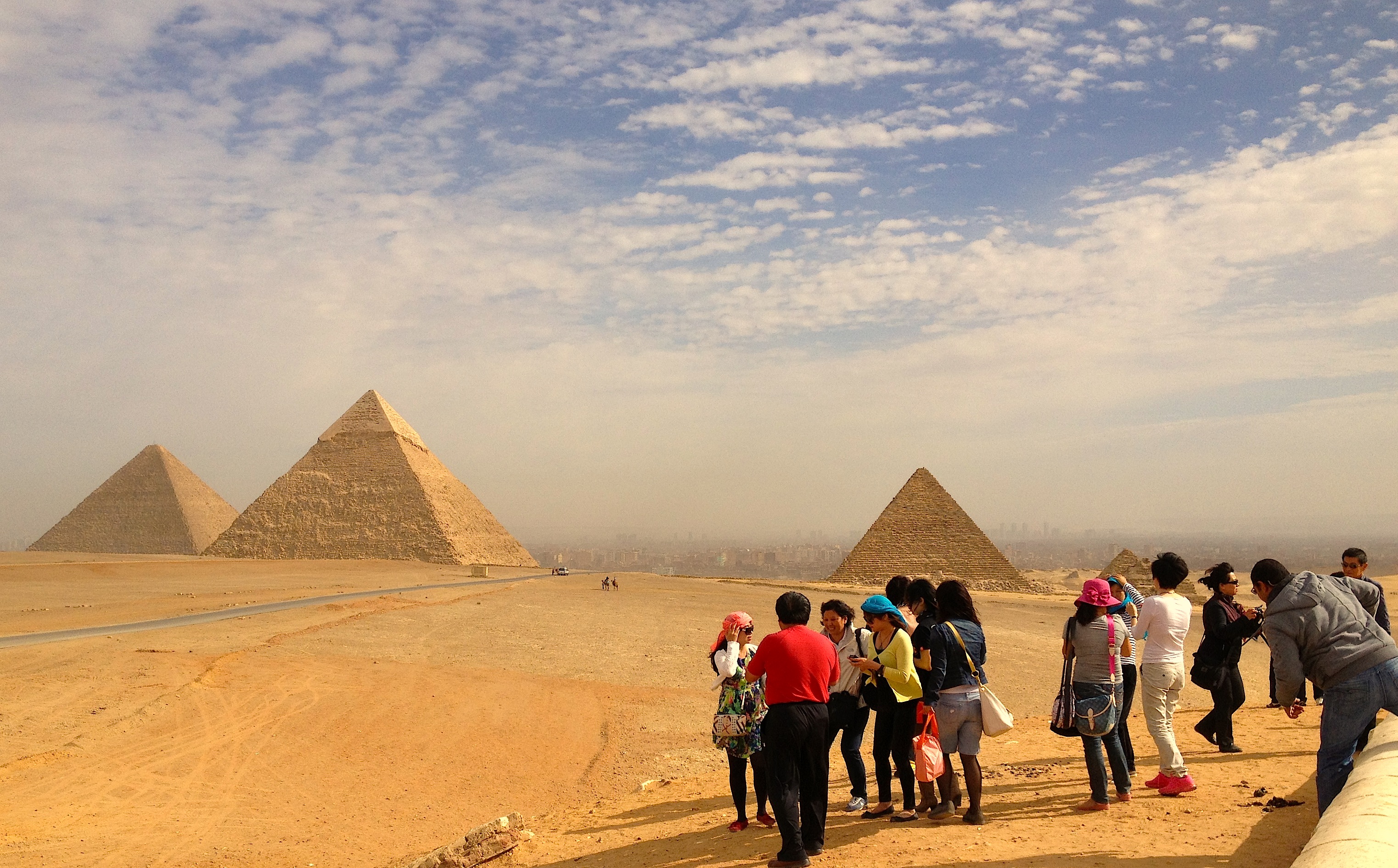 Egypt's tourism revenues rise 170 percent: official