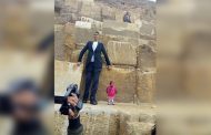 The tallest man and the shortest woman in the world to visit the pyramids and Cairo Tower