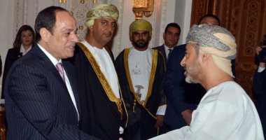 Sisi meets with Omani businessmen in Muscat