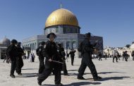 Hundreds of Jewish settlers storm al-Aqsa Mosque in Jerusalem