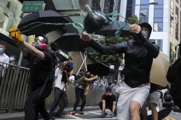 Hong Kong protests: man shot by police and burns victim in critical condition