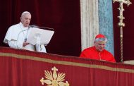 Pope defends migrants, calls for peace in Christmas message