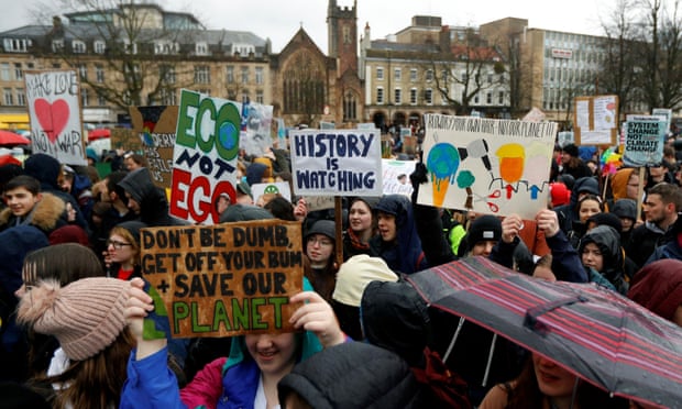 Greta Thunberg in Bristol: schools shut as students join climate strike