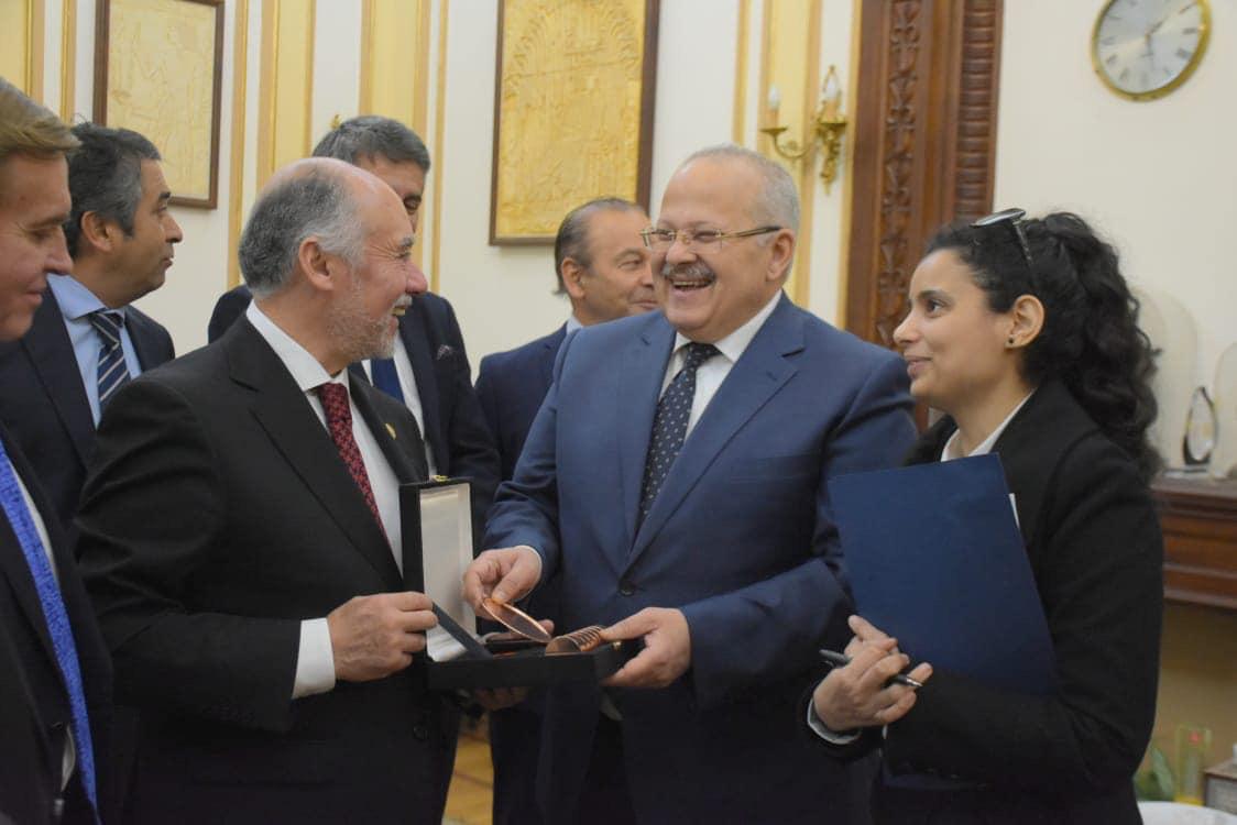 The President of Cairo University meets the Chilean Chamber of Deputies