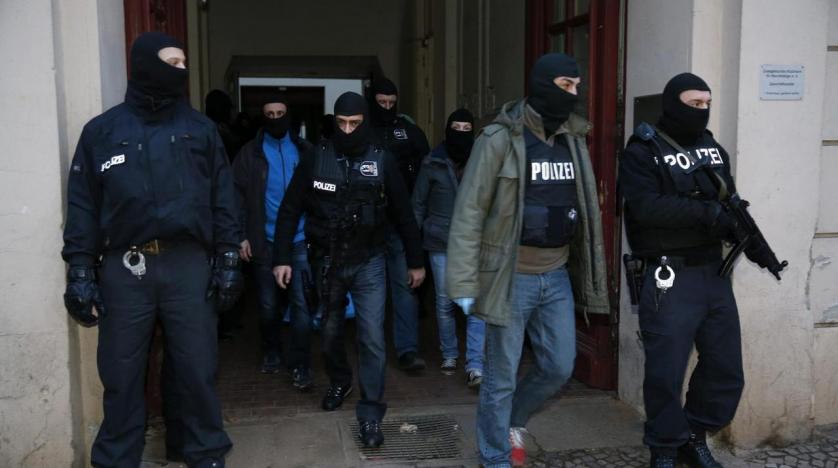 German Police Raid Homes to Thwart Plot against Asylum-seekers, Muslims