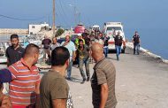 Refugees on beaches: Fatal stab to Greek tourism