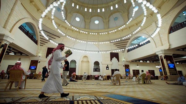 Saudi council urges Muslims in Ramadan lockdown to pray at home