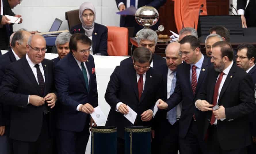 Turkish prosecutors seek to lift immunity of 9 Kurdish lawmakers 