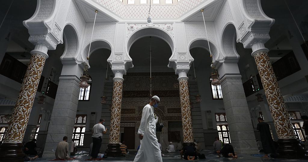 Algeria Reopens Mosques, Hotels as it Eases Virus Restrictions