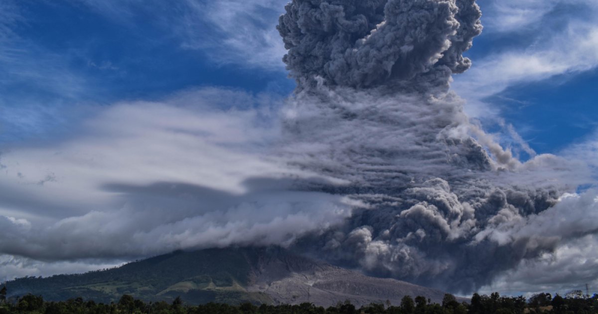 Indonesia's Mount Sinabung ejects hot clouds in new eruption