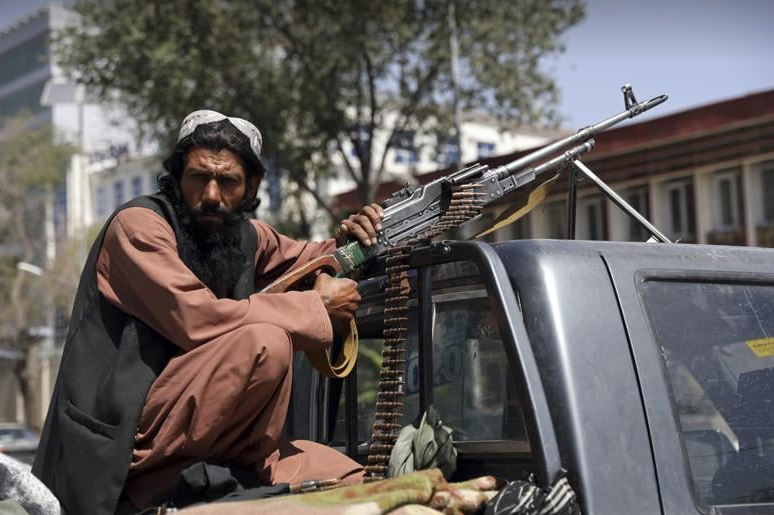 7 killed in Kabul airport chaos as Taliban patrols capital