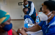 Omicron’s Spread Exposes South Africa’s Vaccination Struggles, Public Distrust