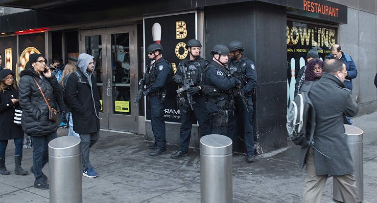 Pipe bomb explodes in Manhattan subway