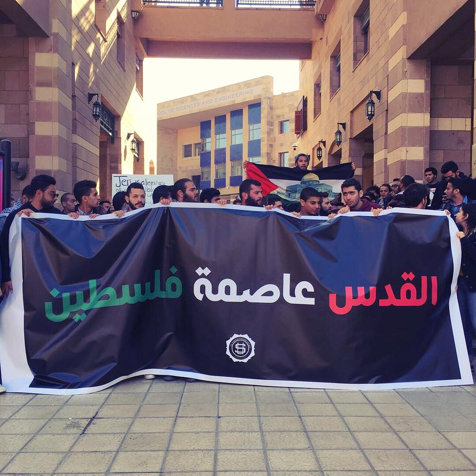 Demonstration in the AUC against Trump's decision