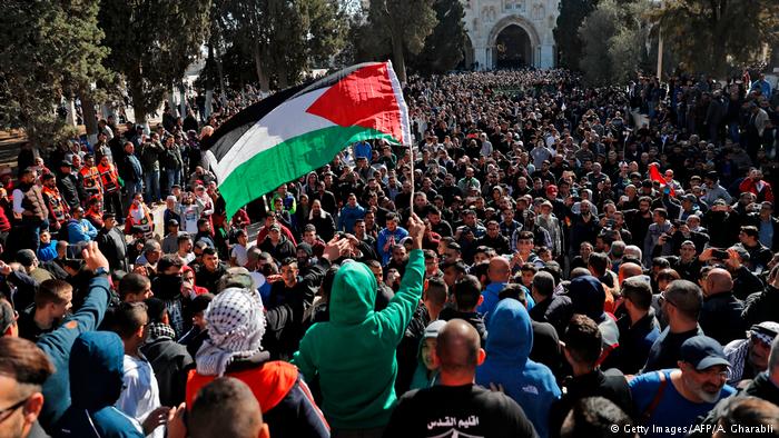 Several Palestinians suffer suffocation, pass out due to Israeli aggression on Nakba Day rally in Bethlehem