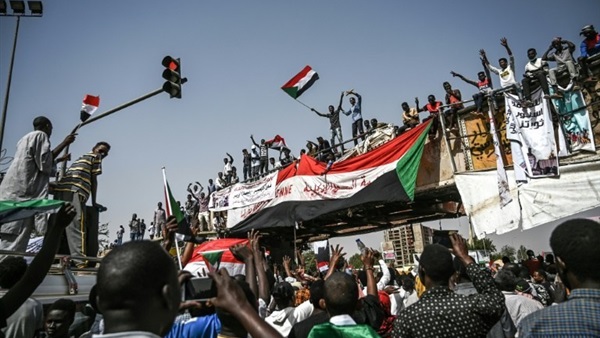 Sudanese people back on the streets; trial of Bashir's regime is a popular demand