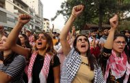 Lebanese army command calls on protesters to open roads