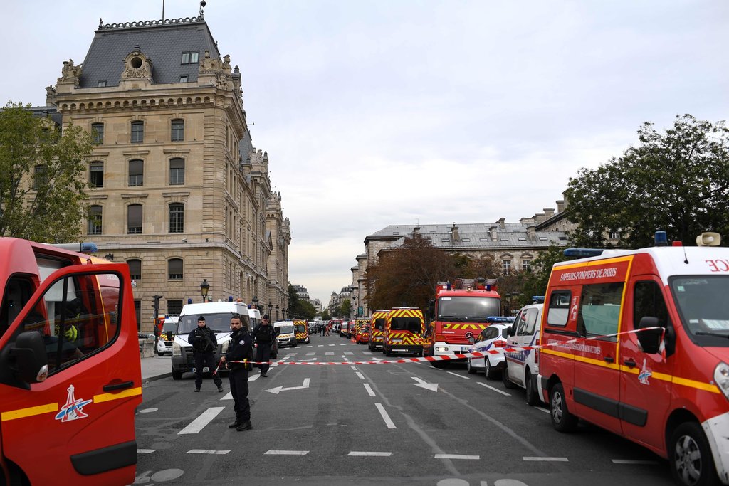 Knife Attack at Paris Police station Kills 4 Officers