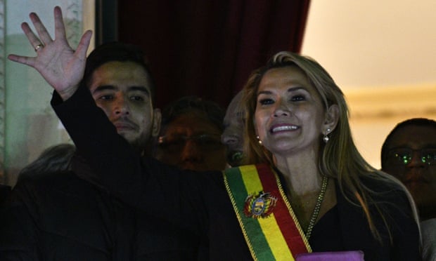 Bolivia: Jeanine Añez claims presidency after ousting of Evo Morales