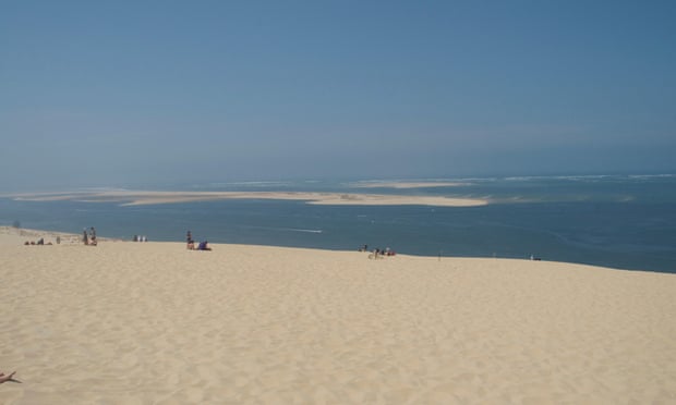 France puzzled over 'very pure' cocaine washing up on Atlantic coast