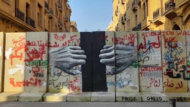 Lebanese protesters fight to occupy downtown Beirut