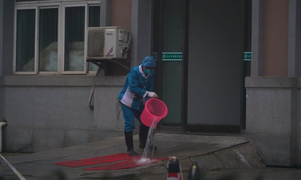 A Chinese hospital in chaos as lockdown spreads to affect 33m people