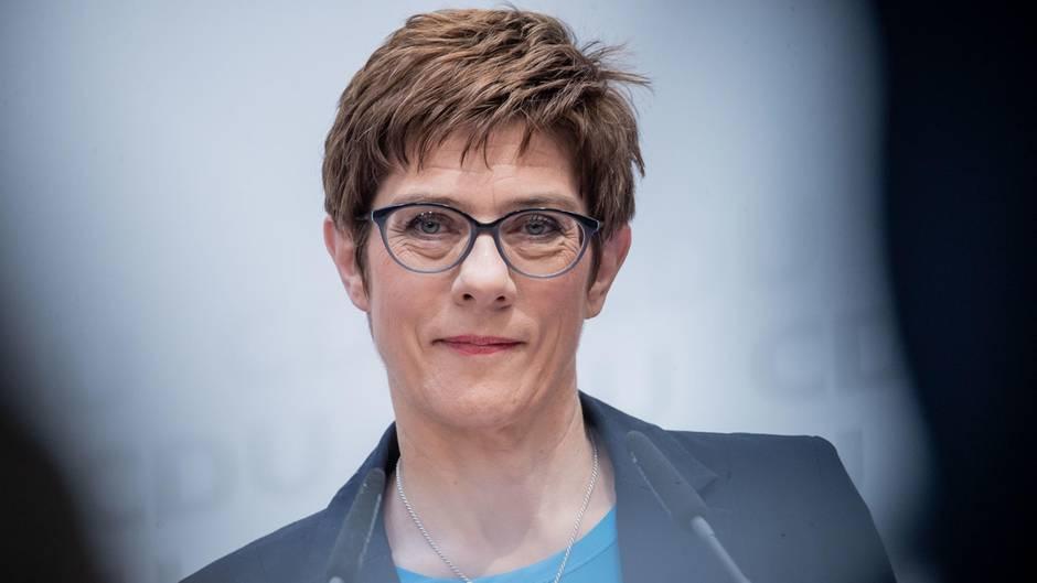 German Defense Minister wants British to have access to EU defense funds after Brexit