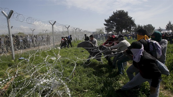 Syrian refugees detail suffering of entering Greece from Turkey