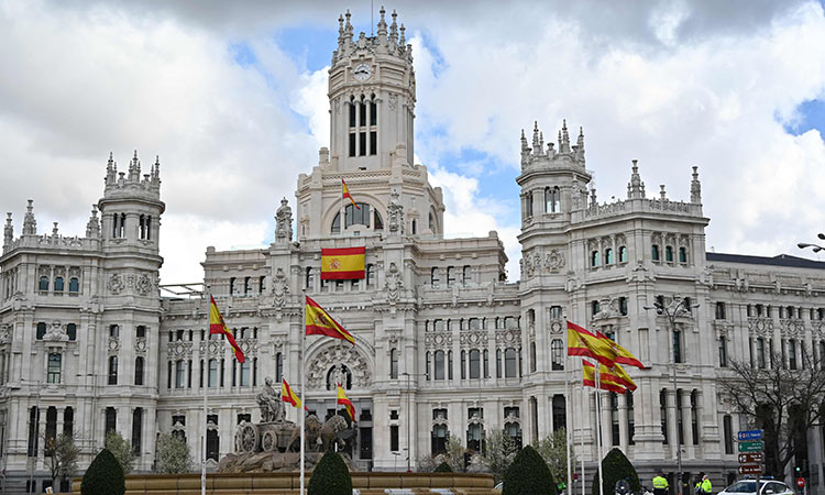 Spanish police use drones to order people to stay at home
