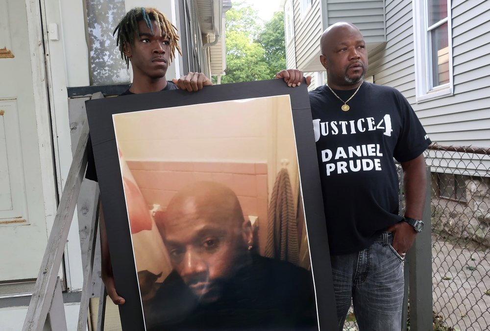 Probe faults mayor, officials for keeping Prude death secret