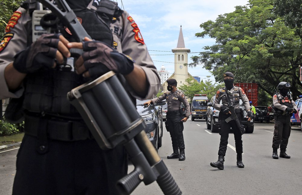 Suicide bomb hits Palm Sunday Mass in Indonesia, 14 wounded