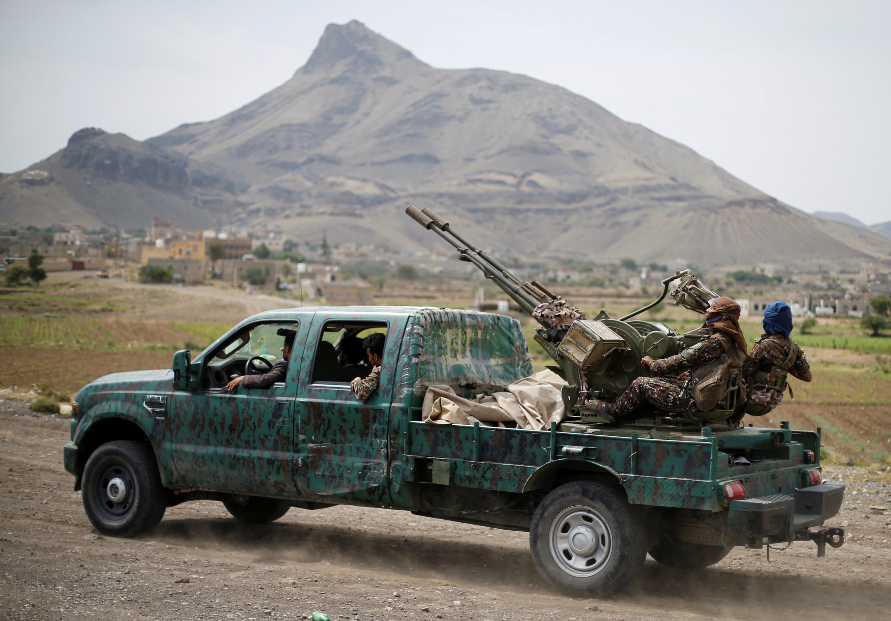 Spying teams … New Houthi technique to control Yemenis