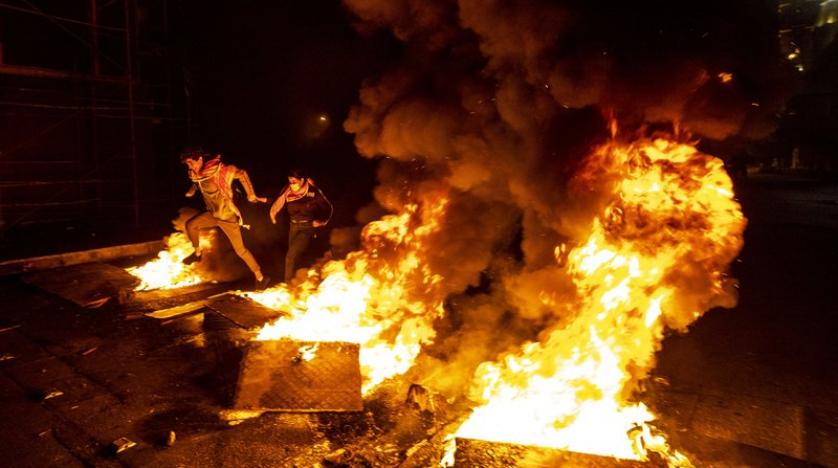 Protesters Paralyze Lebanon Amid Political, Economic Crisis