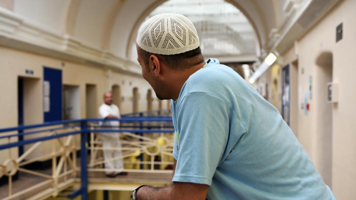 Europe struggles to keep lid on extremist cells