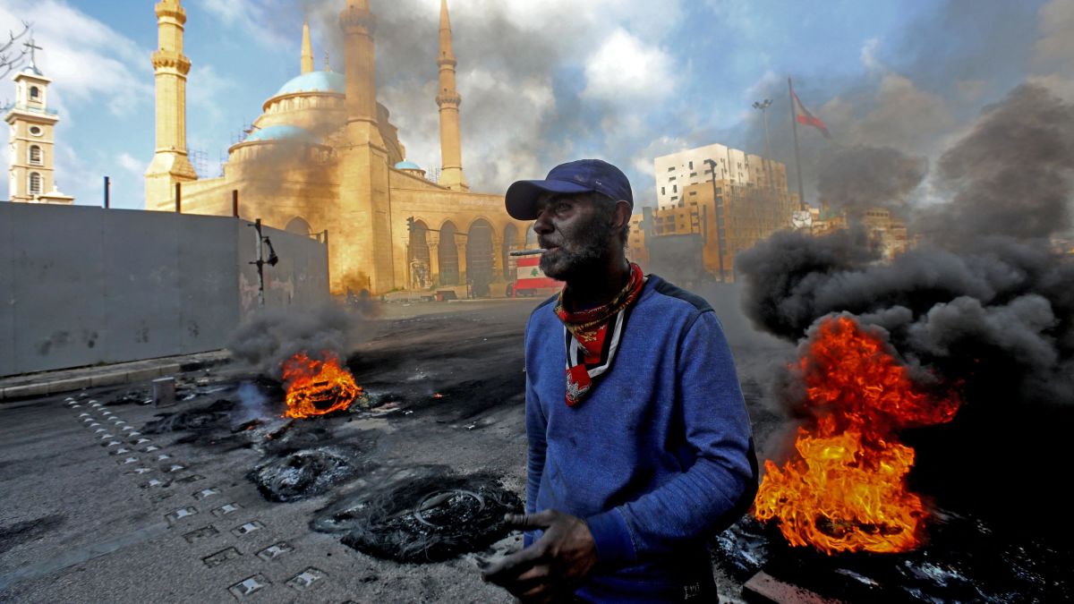 Lebanon: Specter of civil conflict looms as economic meltdown gives way to violence