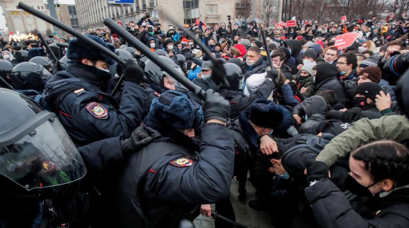 Russia: Court Orders Navalny Group to Suspend Activities