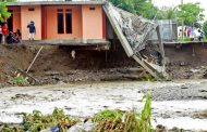  Tropical Cyclone Kills at Least 76 in Indonesia, East Timor