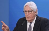 Griffiths Praises Yemeni Govt, Demands Houthis End Military Escalation in Marib
