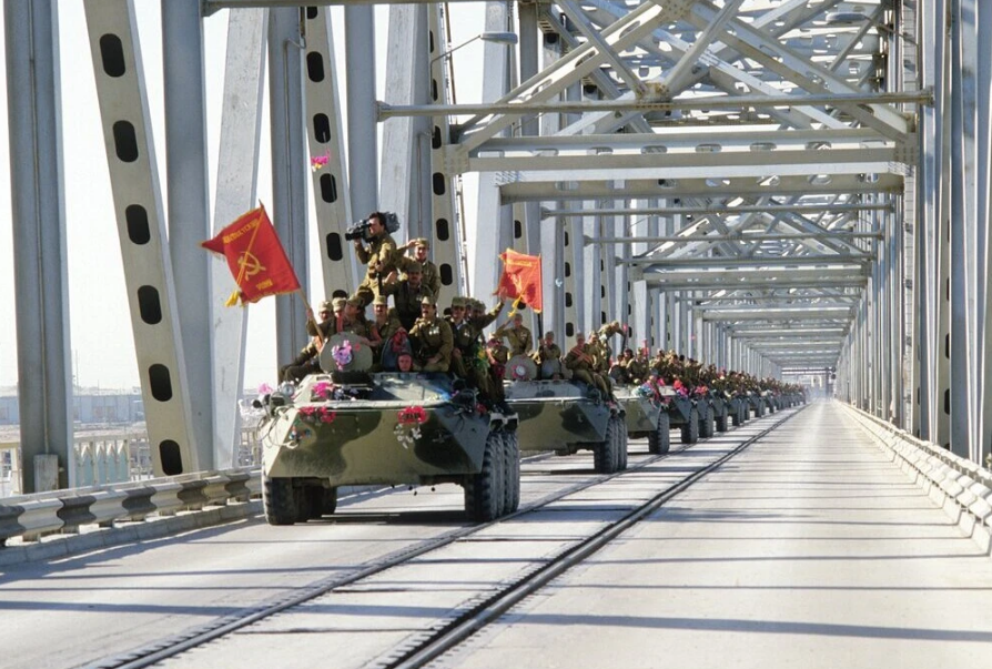 An Iconic Bridge Sees U.S. Allies Flee Afghanistan as the Soviets Did