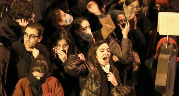 Iranian schoolteachers rising up to improve their conditions